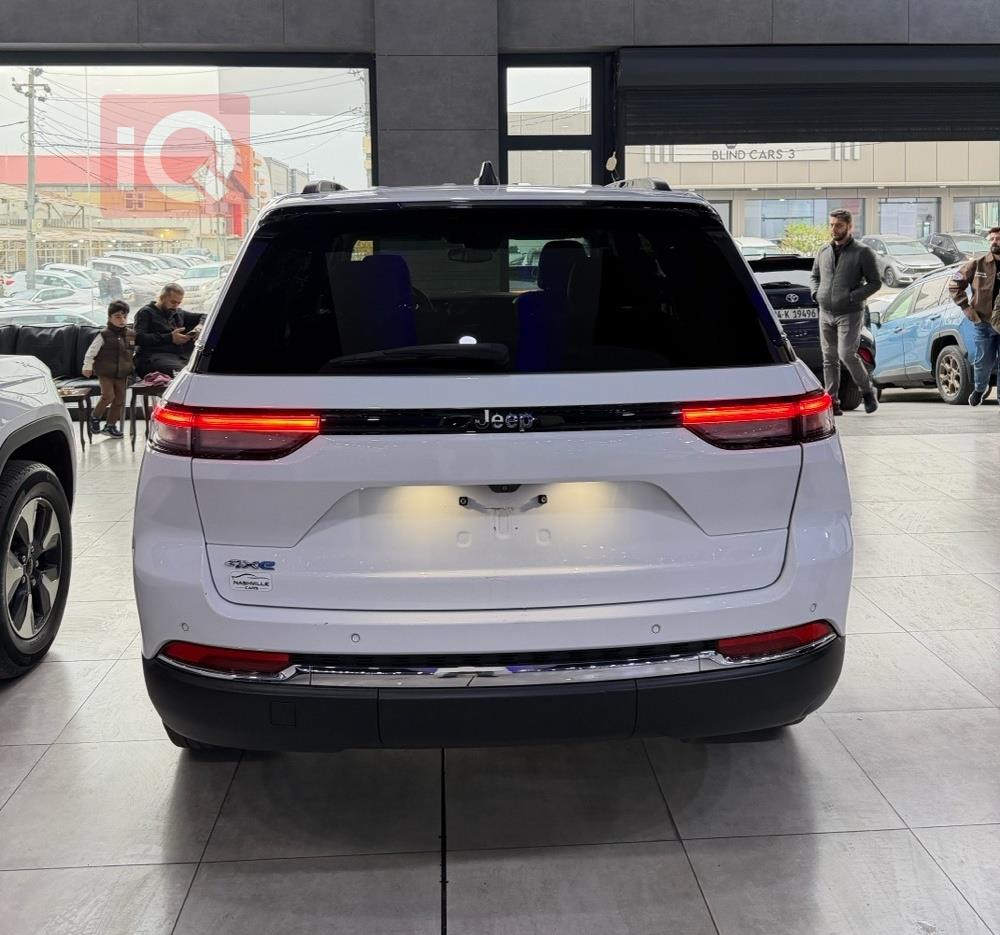 جیپ گراند شیرۆکی